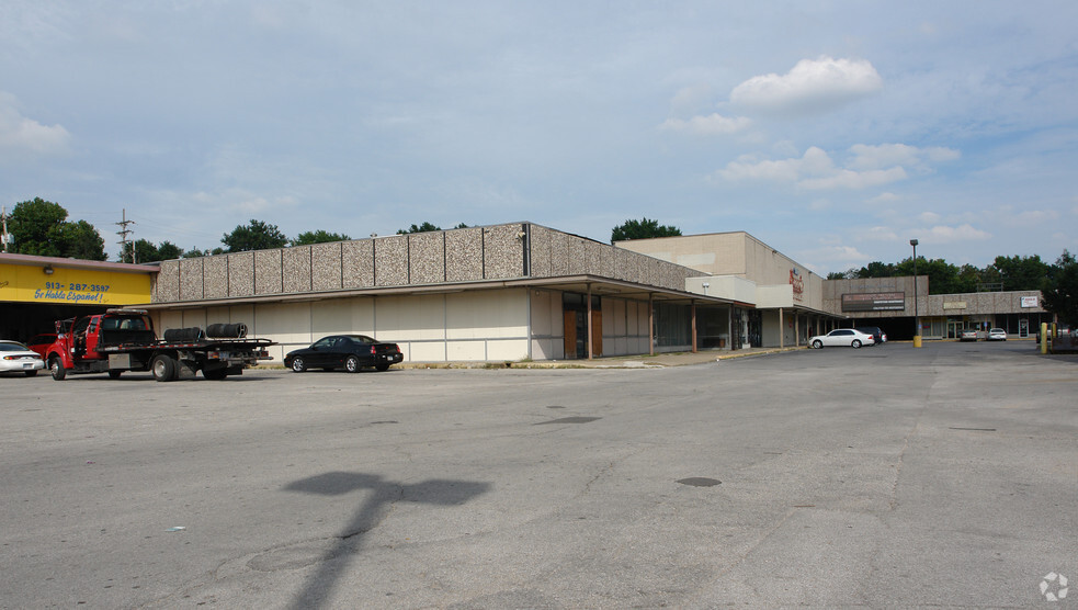 3716-3750 State Ave, Kansas City, KS for lease - Building Photo - Image 3 of 4