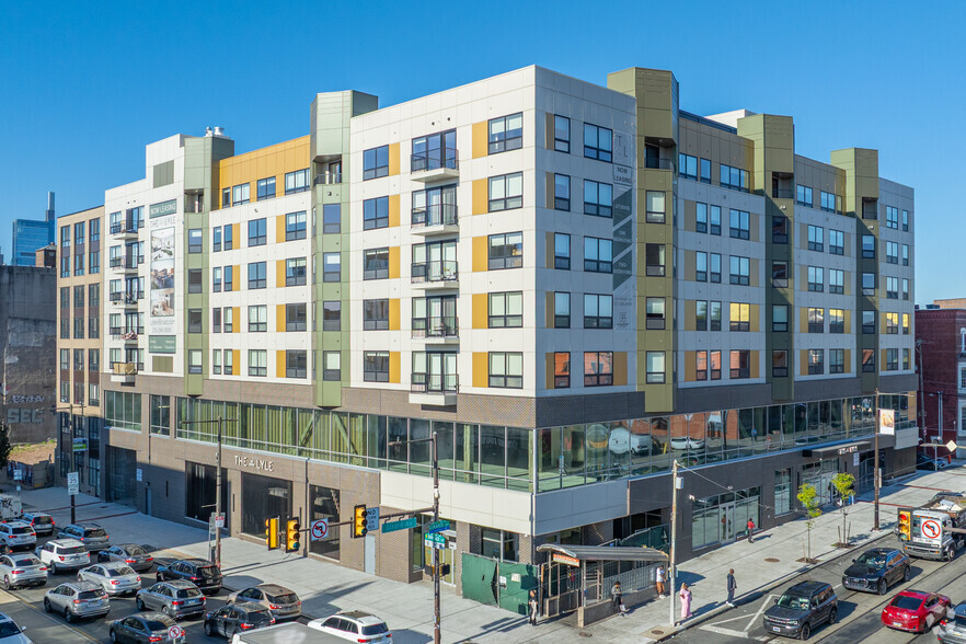 922 N Broad St, Philadelphia, PA for lease - Building Photo - Image 1 of 37