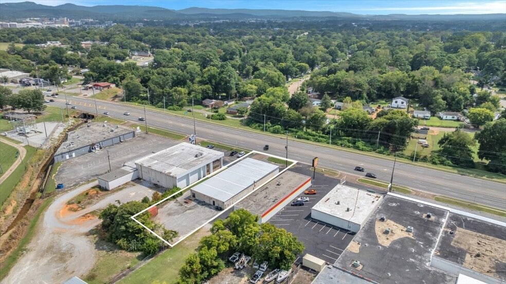 3010 University Dr NW, Huntsville, AL for sale - Building Photo - Image 3 of 15