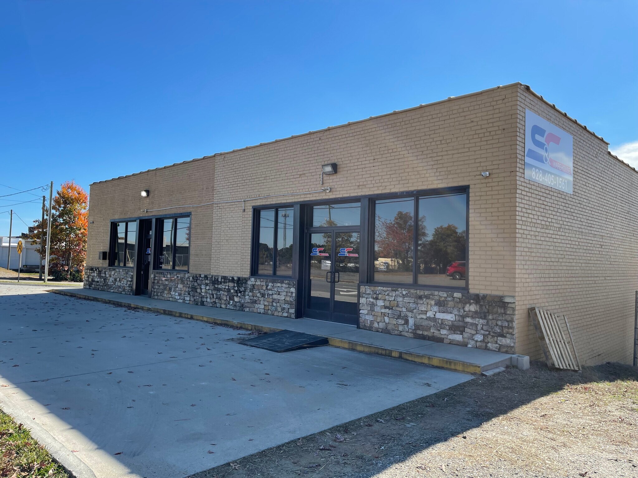 1122 Highland Ave NE, Hickory, NC for sale Building Photo- Image 1 of 1