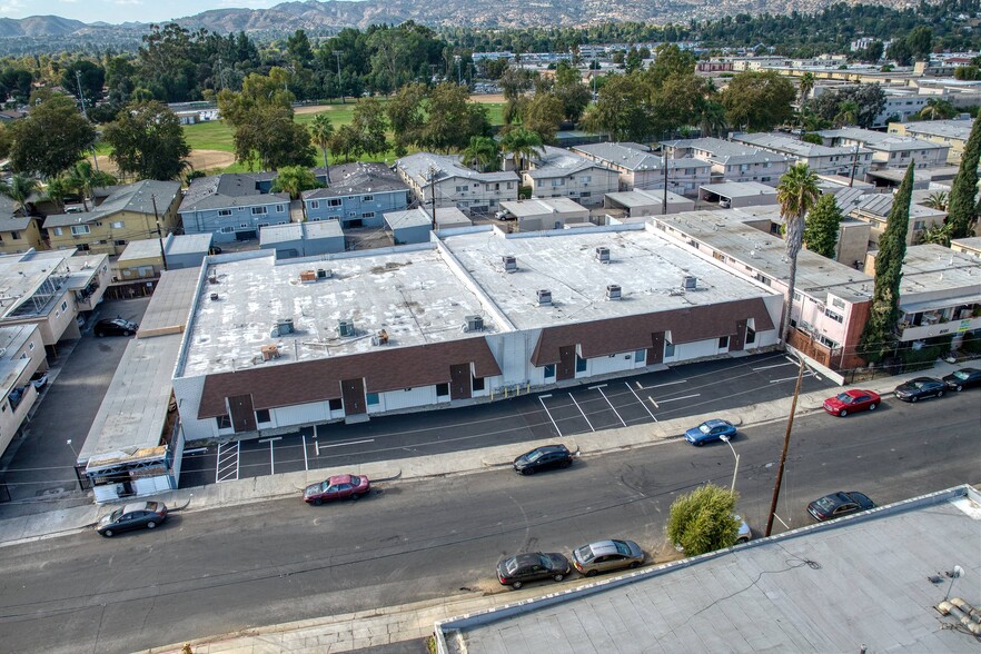 8023-8033 Remmet Ave, Canoga Park, CA for lease - Building Photo - Image 2 of 6