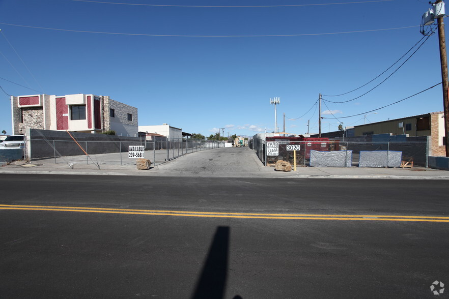 3020 Meade Ave, Las Vegas, NV for lease - Building Photo - Image 3 of 6