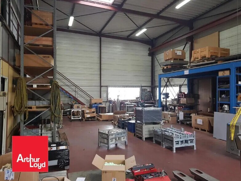 Flex in Barjouville for lease - Interior Photo - Image 2 of 6