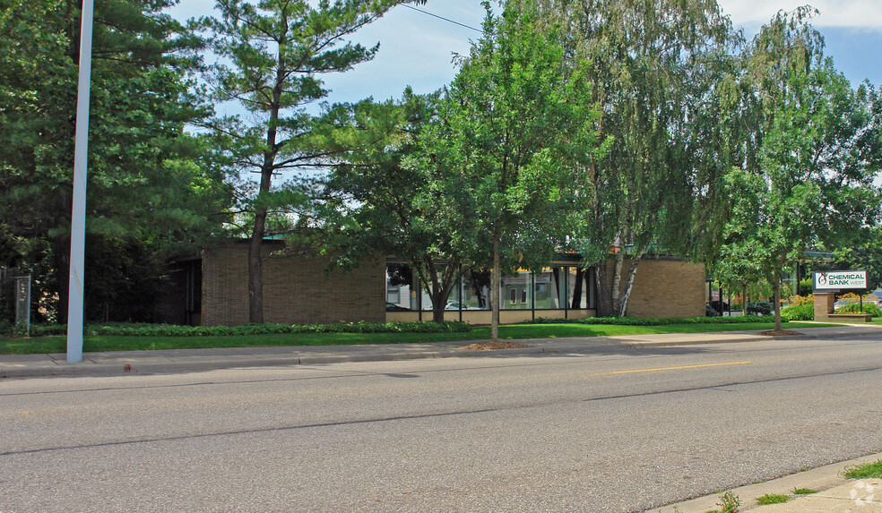 908 Bridge St NW, Grand Rapids, MI for lease - Building Photo - Image 2 of 2