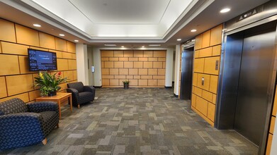 112 Turnpike Rd, Westborough, MA for lease Lobby- Image 2 of 5