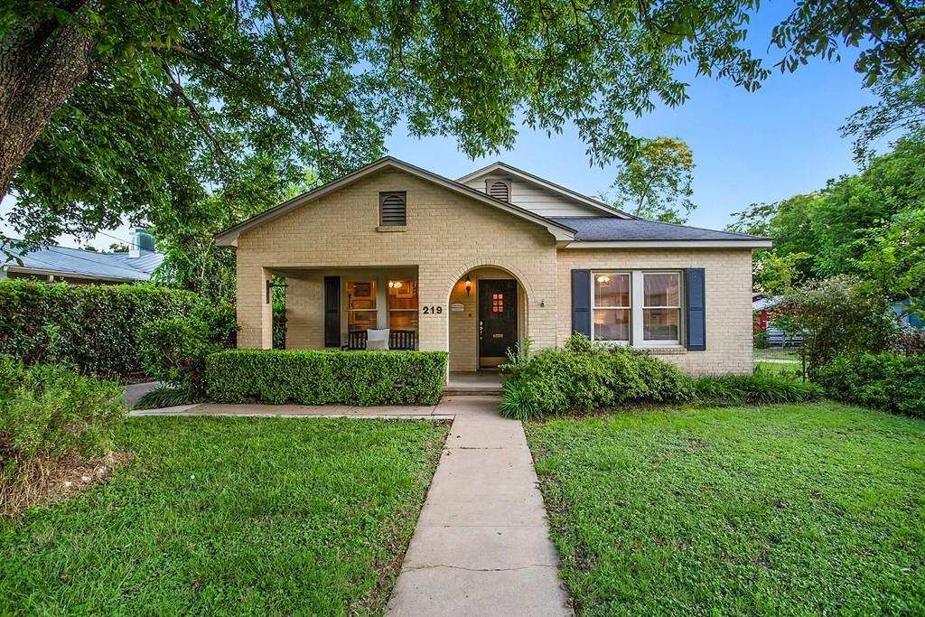 219 W Creek St, Fredericksburg, TX for sale Primary Photo- Image 1 of 1