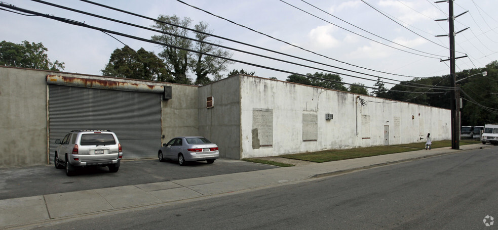 25 Hempstead Gardens Dr, West Hempstead, NY for lease - Building Photo - Image 2 of 4