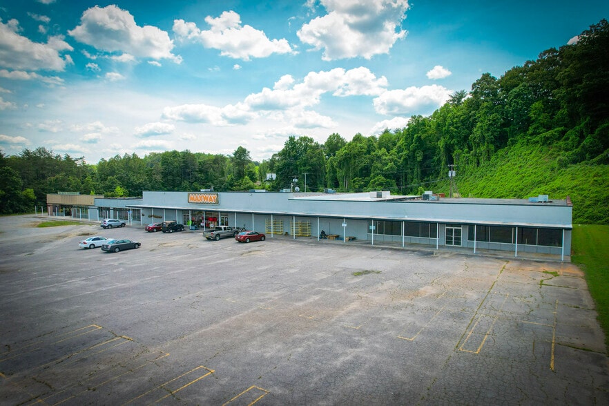 275 Riverside Dr, Bassett, VA 24055