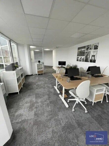 Office in Pessac for lease - Interior Photo - Image 3 of 8