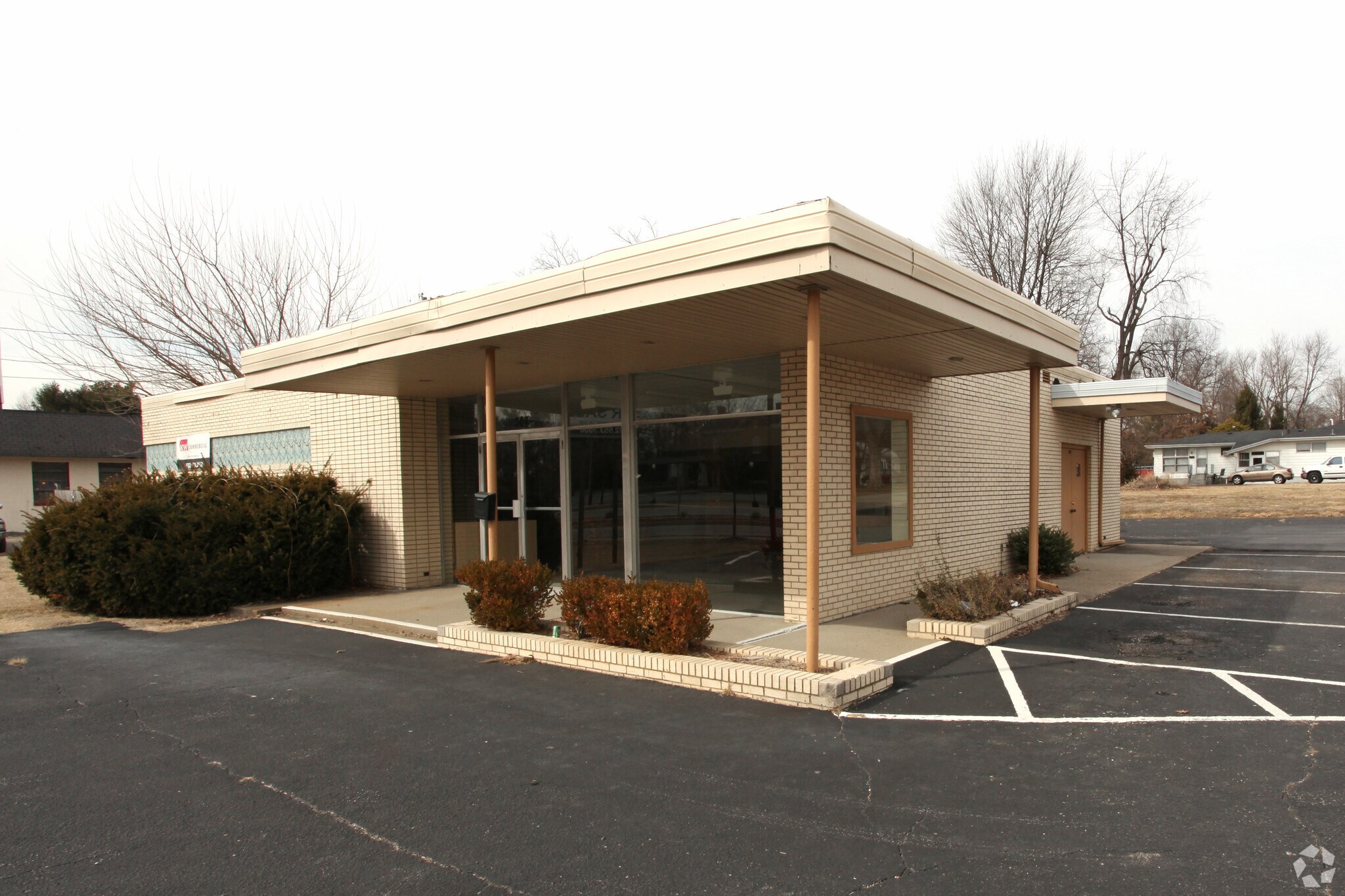 307 Lewis And Clark Pky, Clarksville, IN for sale Primary Photo- Image 1 of 1