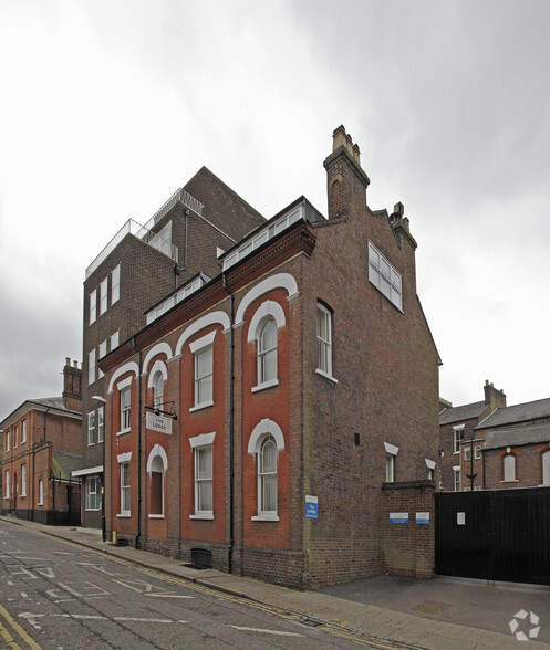 4 George St W, Luton for sale - Primary Photo - Image 1 of 1