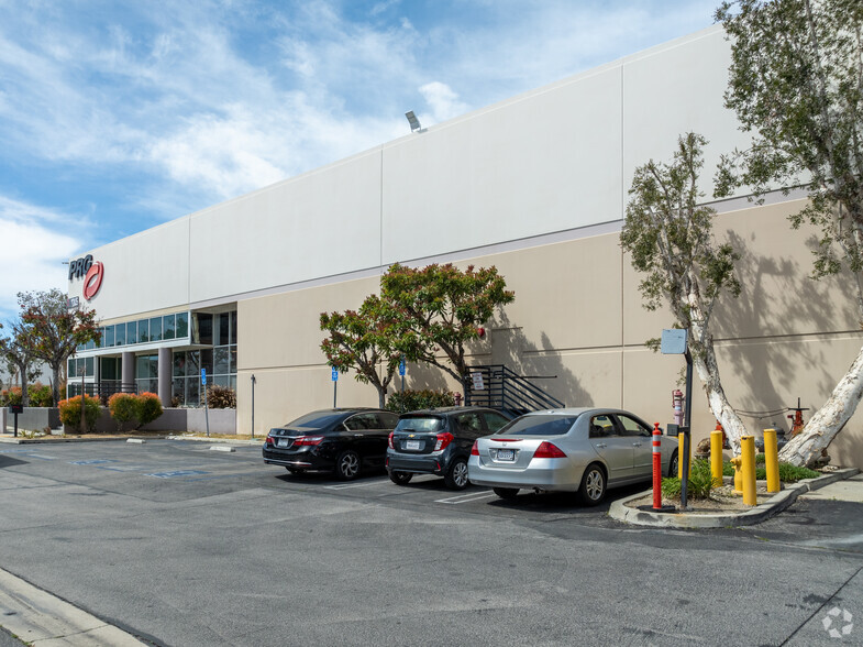 1245 Aviation Pl, San Fernando, CA for lease - Building Photo - Image 3 of 7