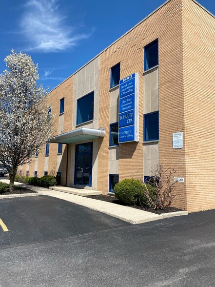 1890 Northwest Blvd, Columbus, OH for lease - Primary Photo - Image 1 of 12