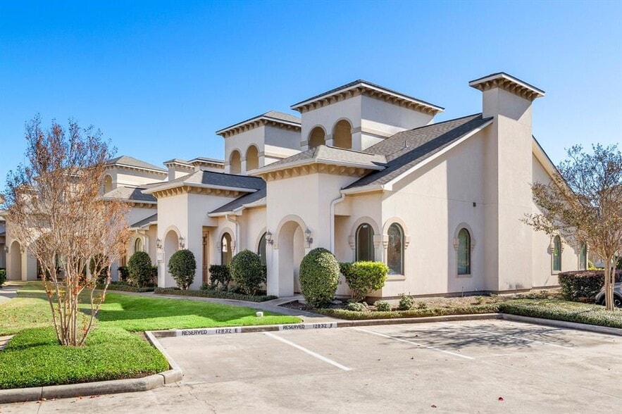 12832 Willow Centre Dr, Houston, TX for sale - Building Photo - Image 2 of 28