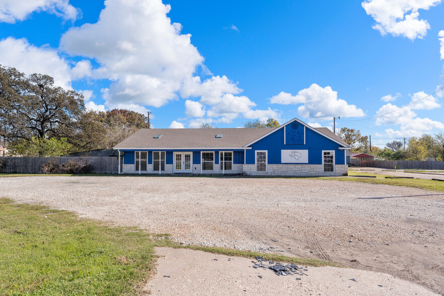 3715 Bellmead Dr, Bellmead, TX for sale - Building Photo - Image 1 of 71