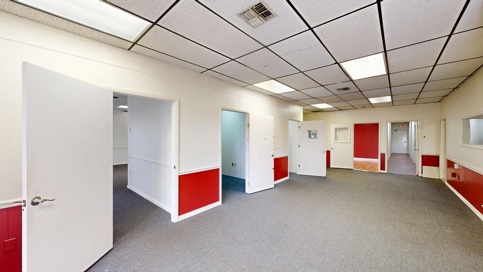 2120- 2150 Collier Avenue portfolio of 3 properties for sale on LoopNet.com - Matterport 3D Scan - Image 3 of 33