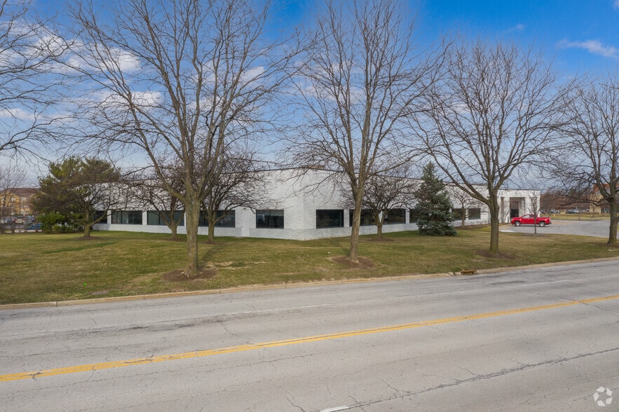 1800 Indian Wood Cir, Maumee, OH for sale - Building Photo - Image 2 of 26