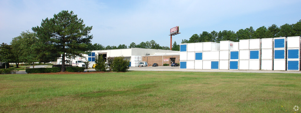 2118-2120 Commerce Dr, Cayce, SC for lease - Building Photo - Image 3 of 4