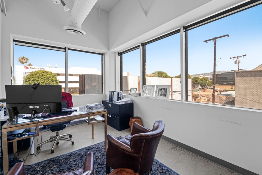 8447 Wilshire Blvd, Beverly Hills, CA for lease - Interior Photo - Image 2 of 8