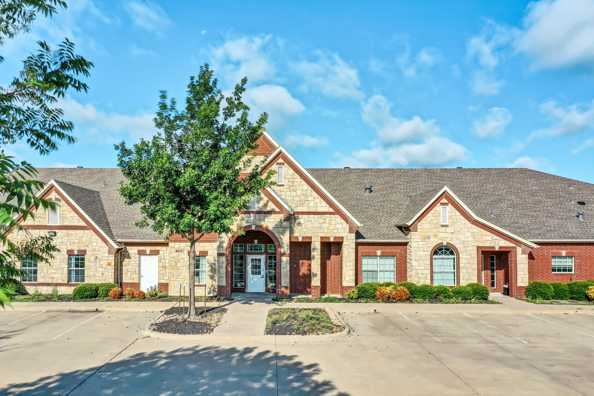 4601 Huffines Blvd, Fort Worth, TX for lease Primary Photo- Image 1 of 18