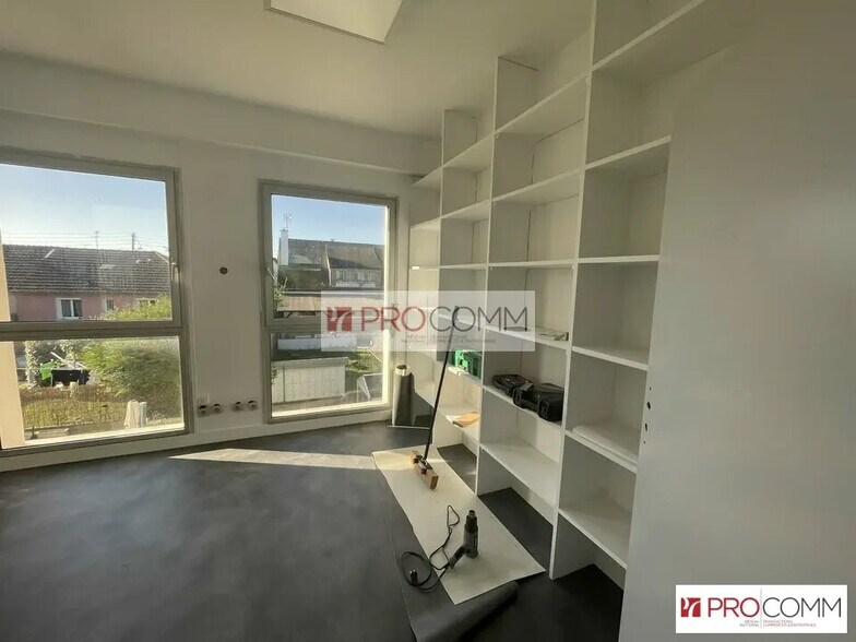 Office in Chartres for lease - Interior Photo - Image 2 of 10