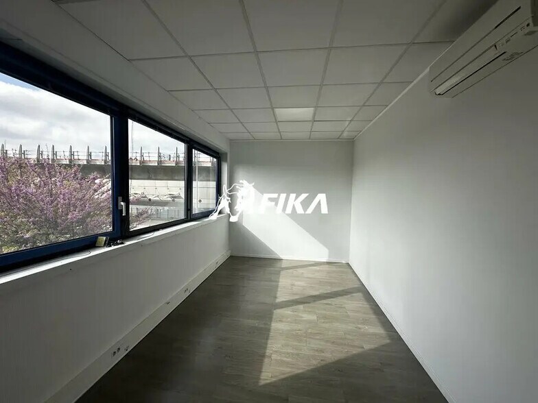 Office in Labège for lease - Building Photo - Image 3 of 10