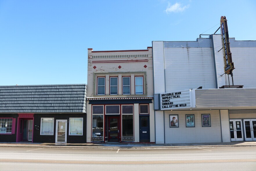 410 N Main St, Cheboygan, MI 49721