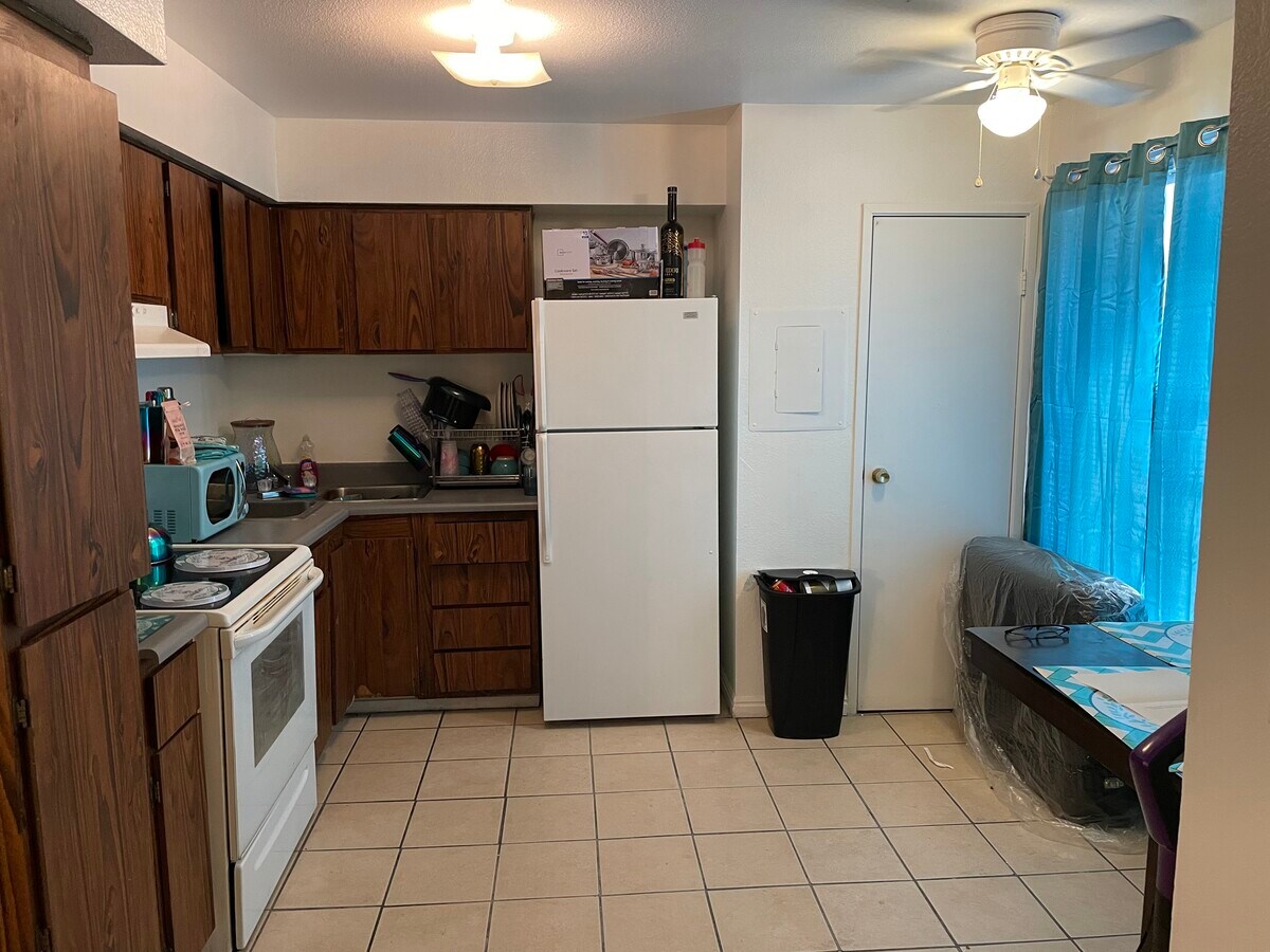 2780 Menlo Square Dr, Las Vegas, NV 89101