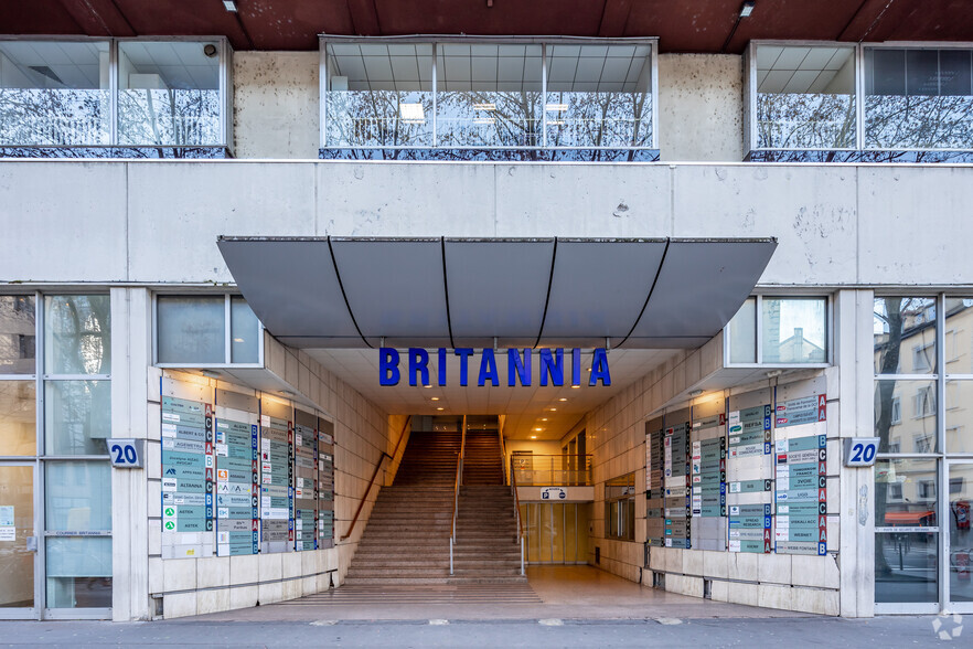 Office in Lyon for lease - Building Photo - Image 3 of 3
