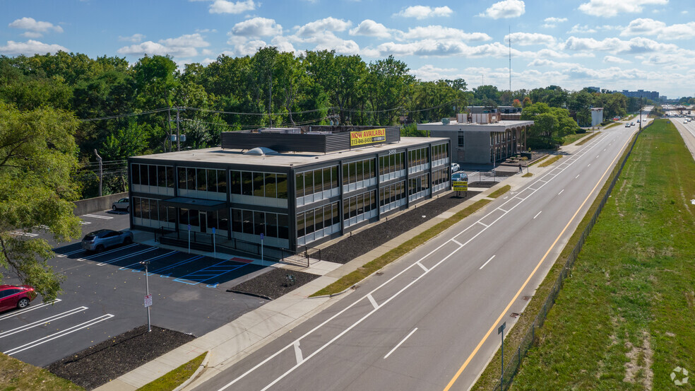 24500 Northwestern Hwy, Southfield, MI for lease - Building Photo - Image 1 of 14