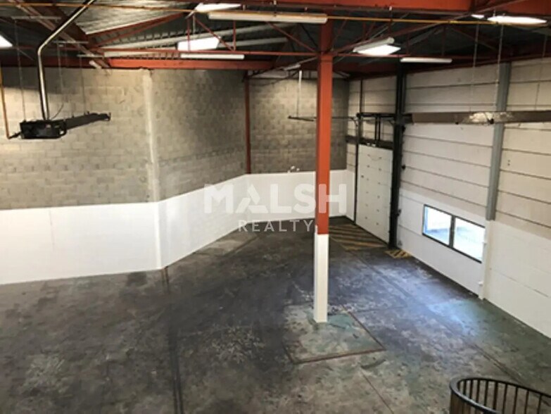 Flex in Saint-Étienne for lease - Interior Photo - Image 3 of 3