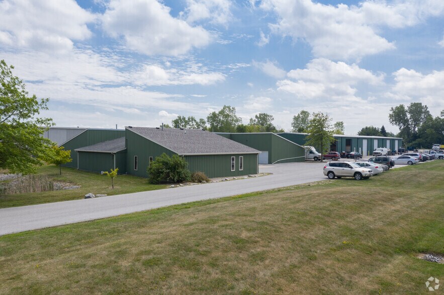 326 Industrial Pky, Bowling Green, OH for lease - Primary Photo - Image 2 of 7