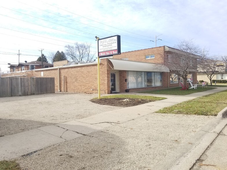 917 W Greenwood Ave, Waukegan, IL, 60087 Retail Space For Lease