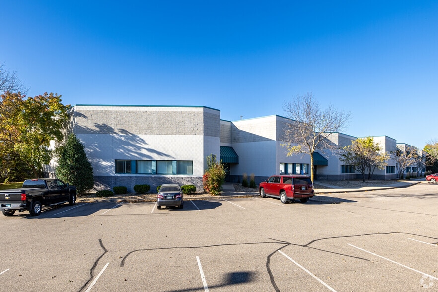 4264-4280 E Norex Dr, Chaska, MN for lease - Primary Photo - Image 1 of 9
