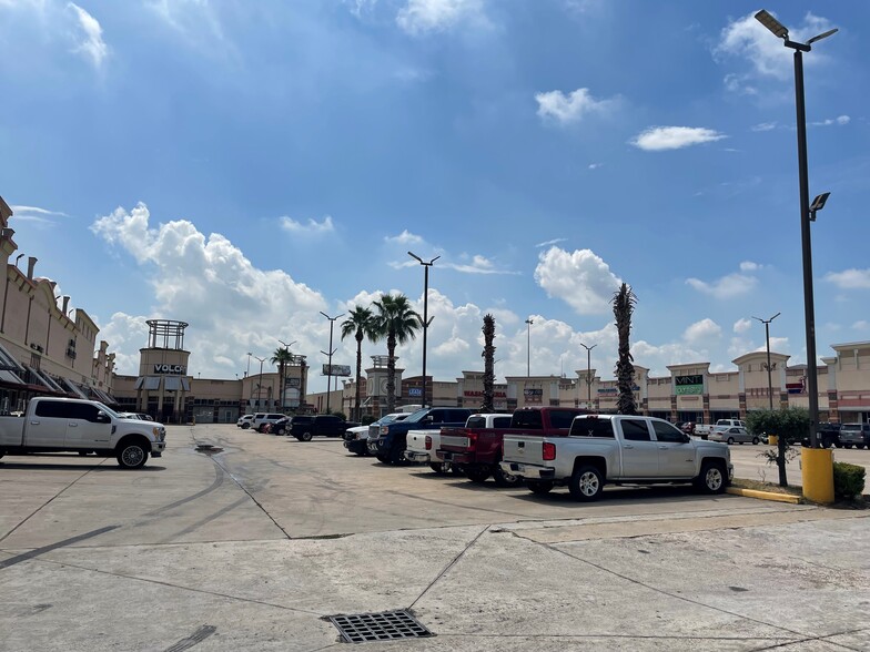 415 W Little York Rd, Houston, TX for lease - Primary Photo - Image 2 of 12