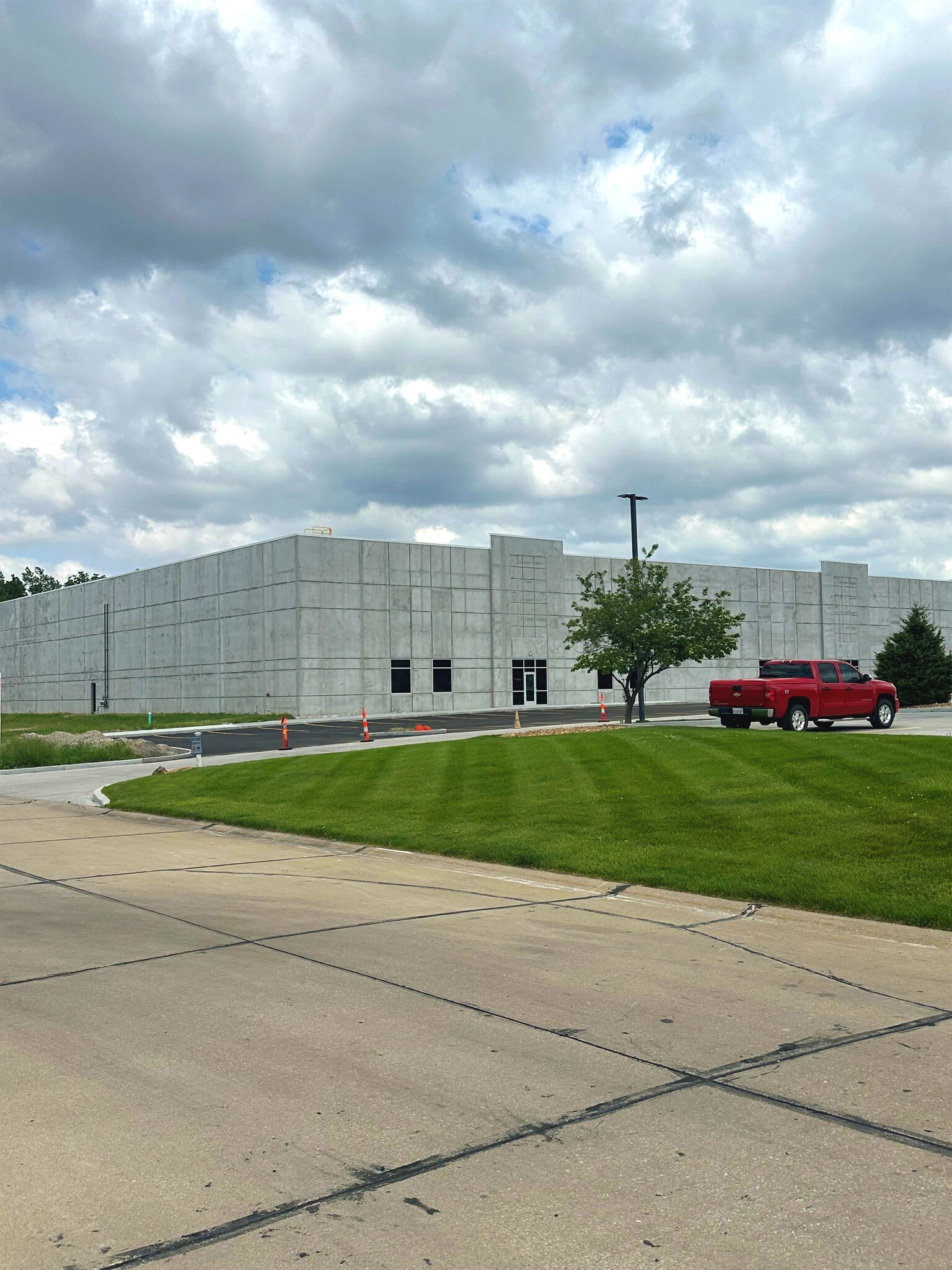 500-550 Corporate Hills Dr, Saint Charles, MO for sale Building Photo- Image 1 of 11