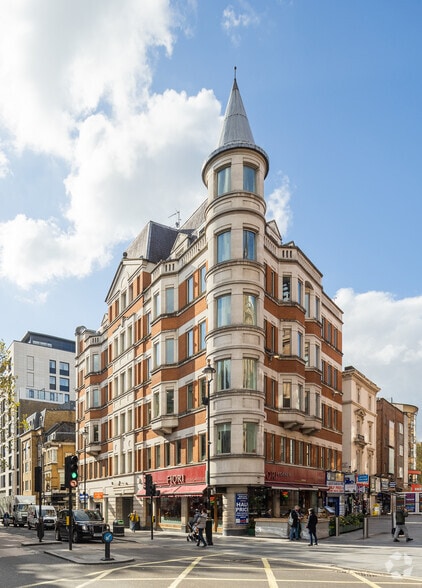 39-41 Charing Cross Rd, London for lease - Building Photo - Image 2 of 3