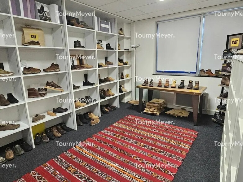 Office in Saint-Grégoire for lease - Interior Photo - Image 3 of 4