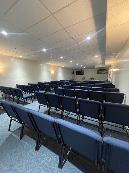 13020 NE 8th Ave, Miami, FL for lease - Building Photo - Image 3 of 15