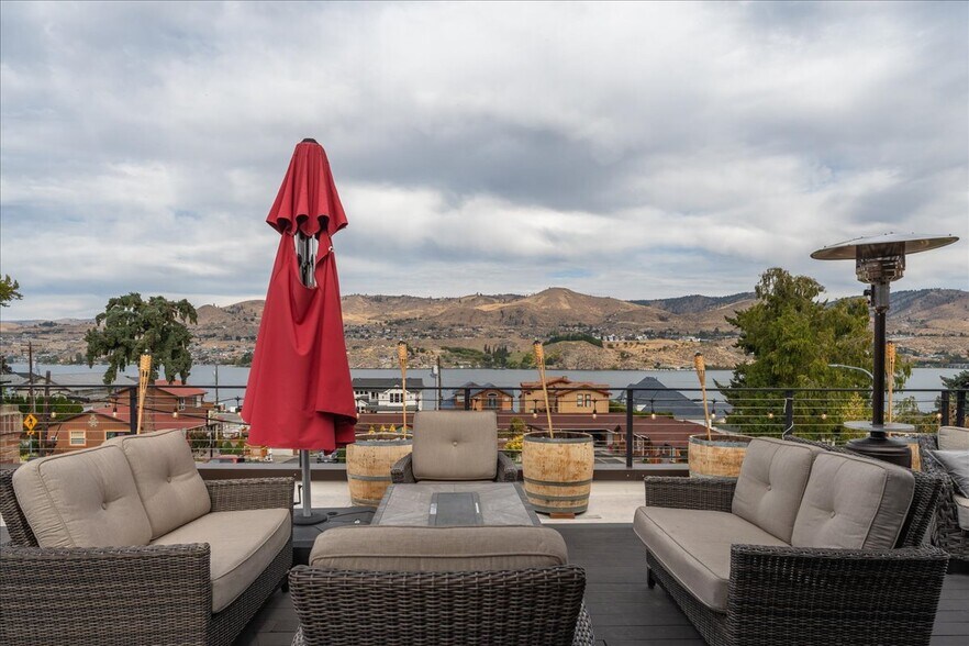 2037 W Woodin Ave, Chelan, WA for sale - Building Photo - Image 1 of 30