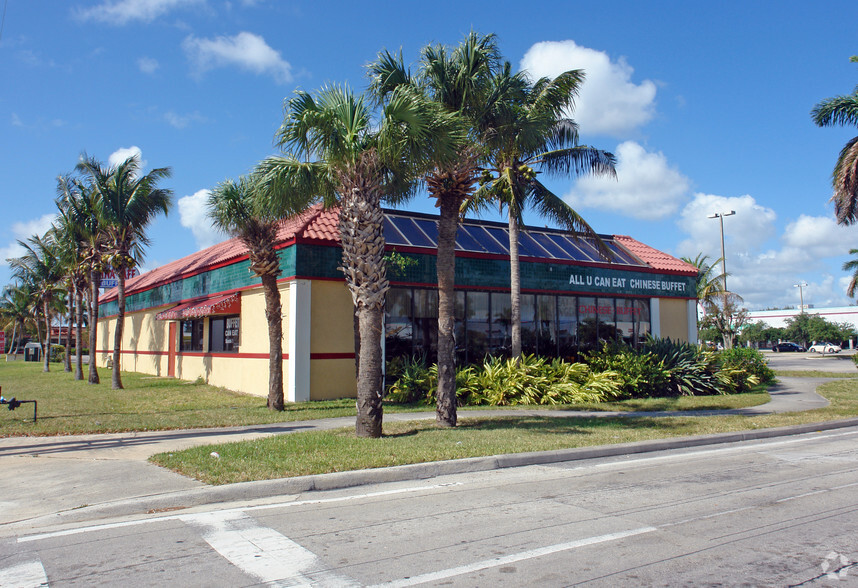 7817-7821 S Dixie Hwy, West Palm Beach, FL for lease - Building Photo - Image 2 of 5