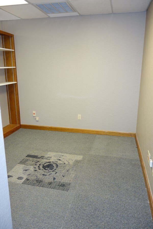 11100 Stratford Dr, Oklahoma City, OK 73120 Stratford Office Building