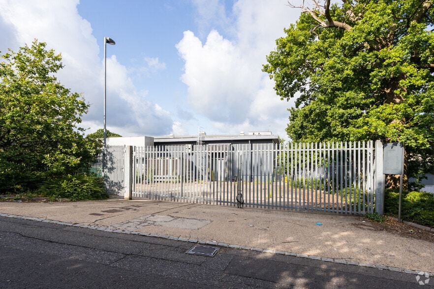 Kingstanding Way, Tunbridge Wells for sale - Building Photo - Image 3 of 3