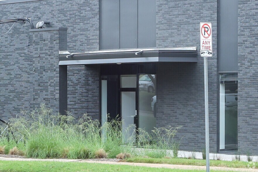 11325 Gemini Ln, Dallas, TX for lease - Building Photo - Image 2 of 5