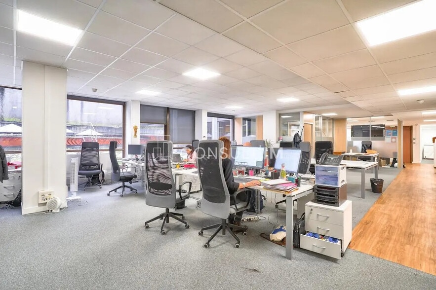 Office in Saint-Cloud for lease - Building Photo - Image 1 of 9