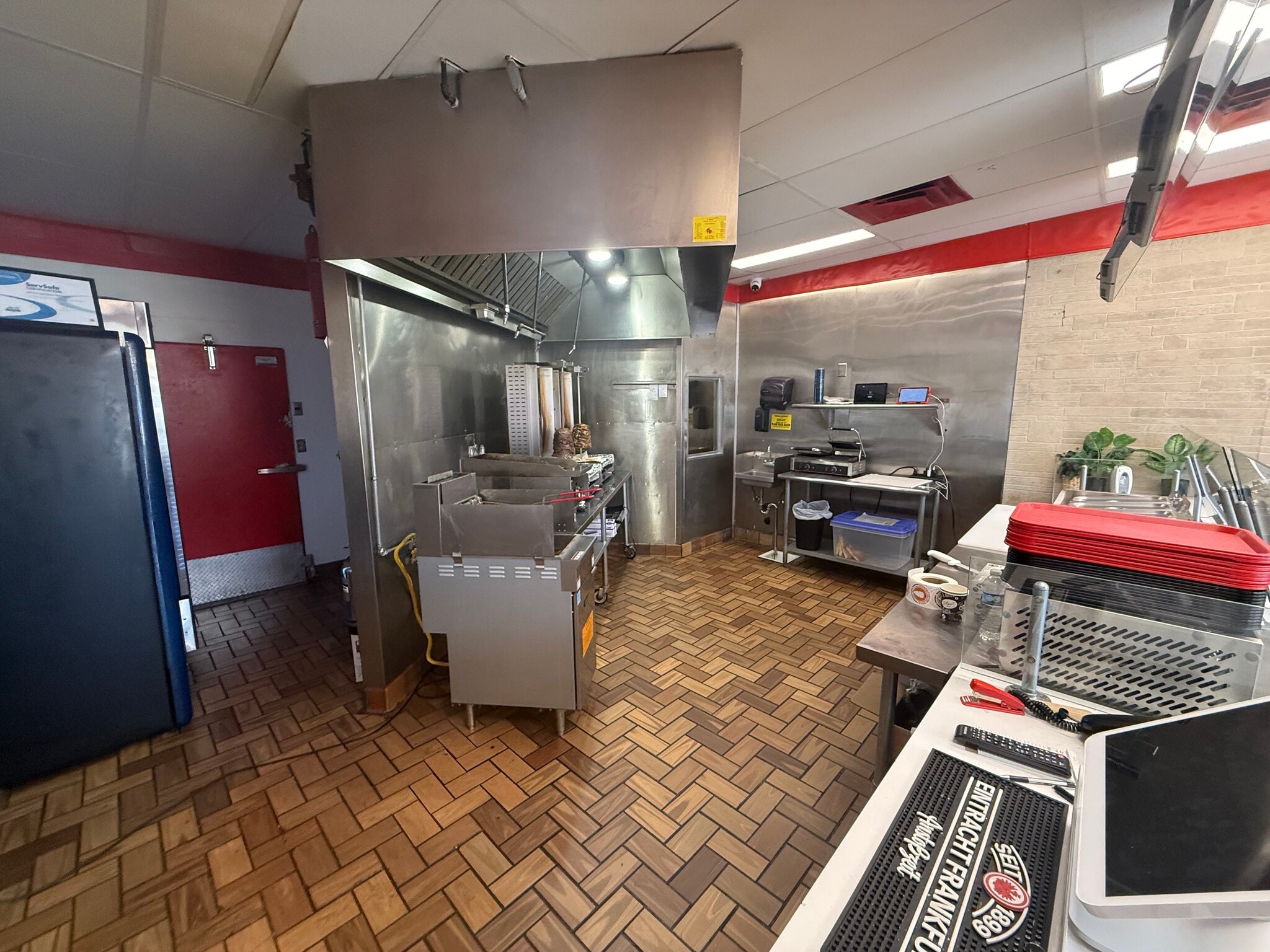 1802 E Washington Blvd, Pasadena, CA for lease Interior Photo- Image 1 of 14