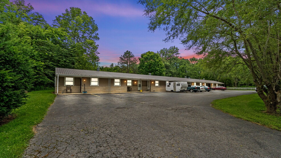 7606 N Roanoke Rd, Huntington, IN for sale - Building Photo - Image 1 of 198