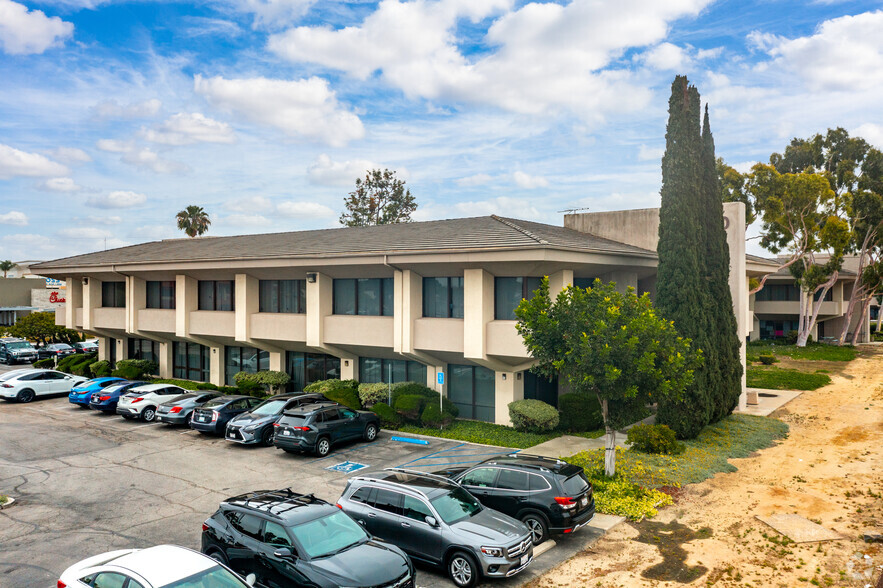 500 E Carson Plaza Dr, Carson, CA for lease - Building Photo - Image 2 of 7