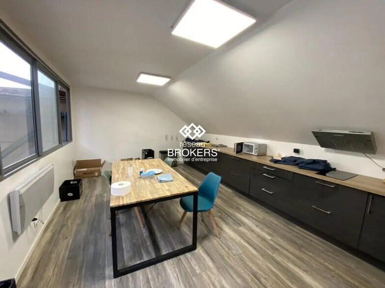 Flex in SAINT-MARTIN-D'HERES for lease - Interior Photo - Image 3 of 10