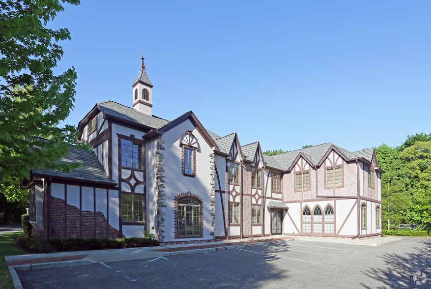 2 Brooksite Dr, Smithtown, NY for sale - Primary Photo - Image 1 of 1